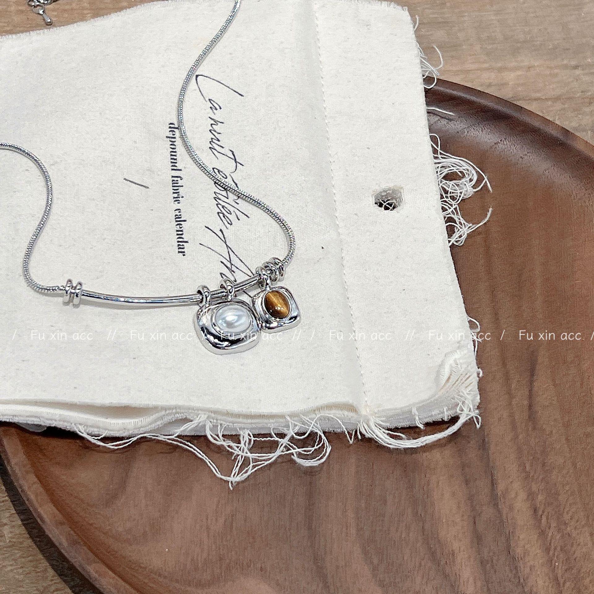 

Retro Square Pearl & Tiger Eye Stone Pendant Necklace