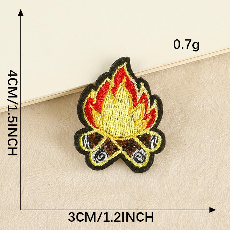 Kreslená oční náplast a vyšívaný odznak na oblečení