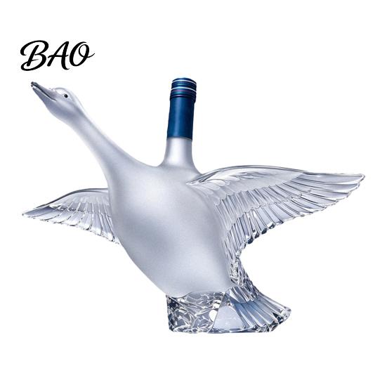 Sculpted Animal Bottle Goose Bird Shape Whiskey Decanter, 3D Glass Liquor Decanter for Bar Display, Art Wine Dispenser Home Gift Unique Design