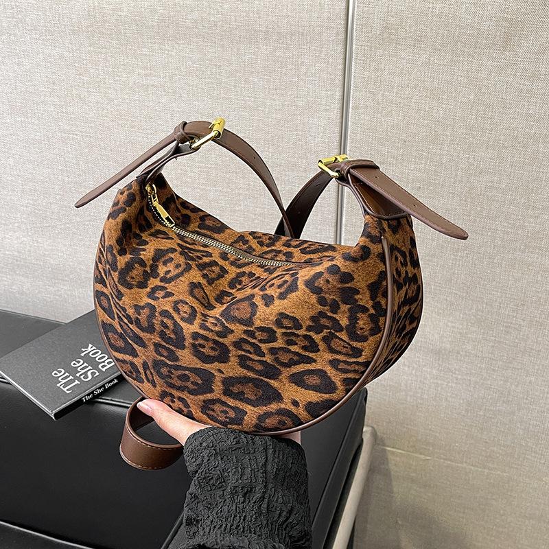 

Autumn/Winter Fashion Bag Faux Suede Leopard Print Shoulder Bag Women s Crossbody Bag, Large Capacity, Versatile for Office, University