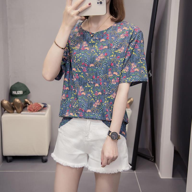 Women's Floral Short-Sleeve T-Shirt - Summer 2023 Slimming Loose Fit, Fashionable Age-Defying Top for Moms