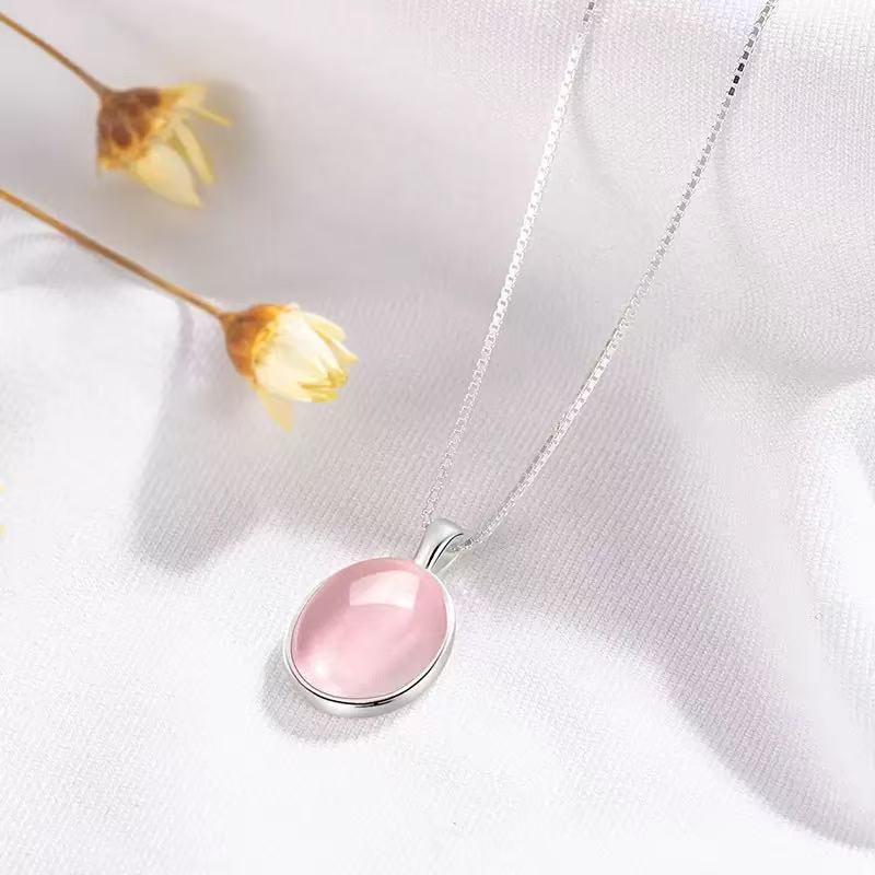 Oval Crystal Pendant Necklace for Women - Elegant and Versatile Clavicle Chain