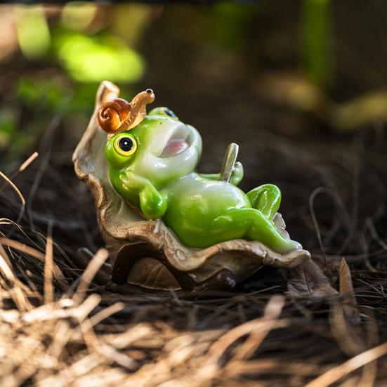 Garden Frog Figurine Frog Reading A Book on Rocking Chair Statue Resin