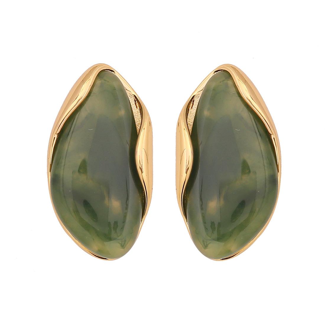 Euro-American Maillard coffee-toned geometric earrings, retro niche high-end stud earrings, minimalist women s ear jewelry зелёный