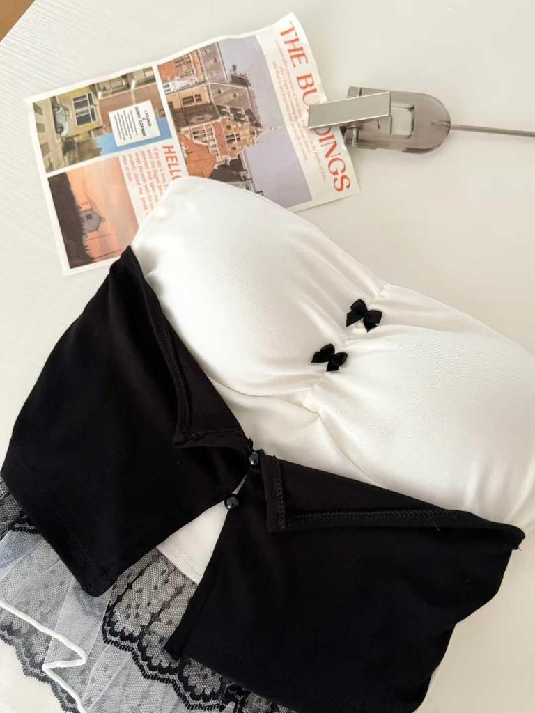 Scharfes Mädchen Ein-Schulter-Spitzenbesetztes Crop-Top mit Brustpolstern & Schleife
