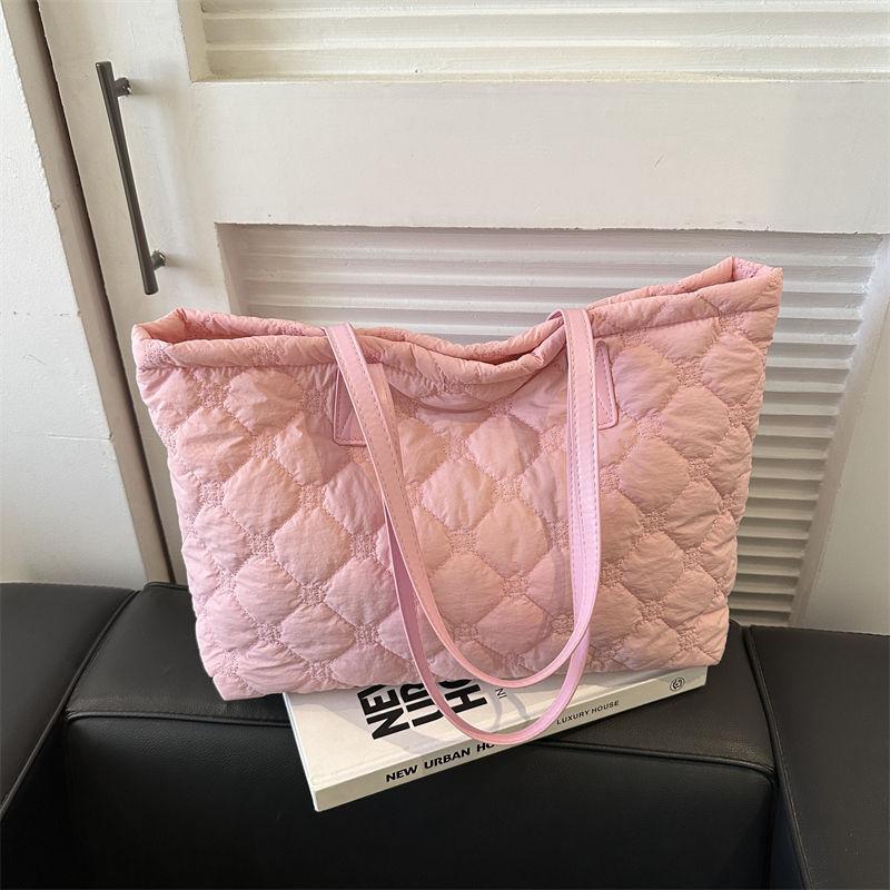 

Autumn and winter nylon cloth big bag women s 2025 new trendy Korean tote bag versatile casual large-capacity shoulder bag розовый