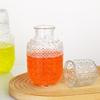Retro-Wasserkaraffe und Gläserset Hitzebeständig 540ml Saftkrug mit 145ml Becher geprägtes Glas Teekanne Tassenset für Saft Eistee Wasser