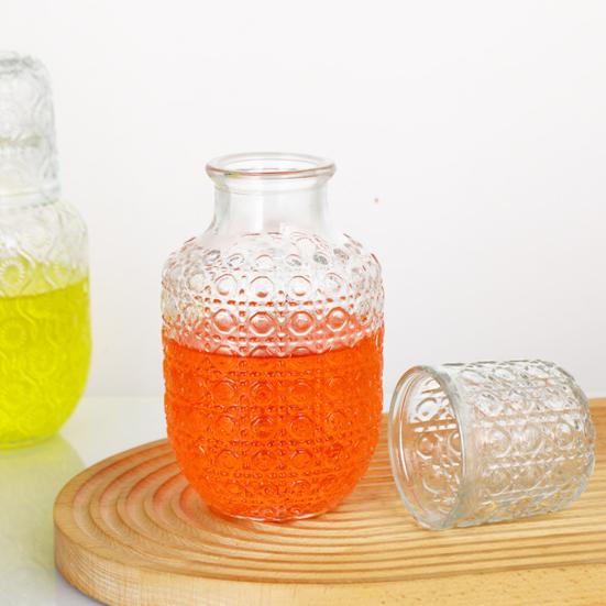 Retro-Wasserkaraffe und Gläserset Hitzebeständig 540ml Saftkrug mit 145ml Becher geprägtes Glas Teekanne Tassenset für Saft Eistee Wasser