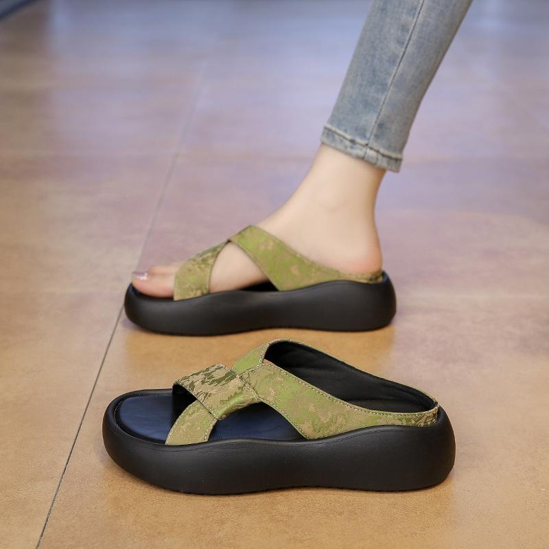 

Крутые тапочки женская летняя одежда 2025 новые повседневные пляжные сандалии на платформе ленивая мода для беременных женщин одно слово перетаскивание 40 зелёный