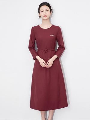 Elegantes Damenkleid im französischen Schnitt, mittellang, taillienbetont