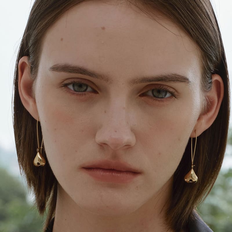 

YUSOWA BLOOM BEND EARRING (GOLD) GOLD