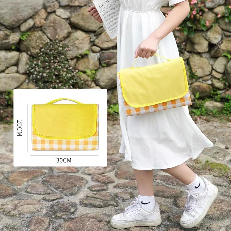 Wasserdichte Picknick- und Campingmatte für den Außenbereich – tragbar, dick, feuchtigkeitsbeständig für Strand, Rasen oder Zelt.