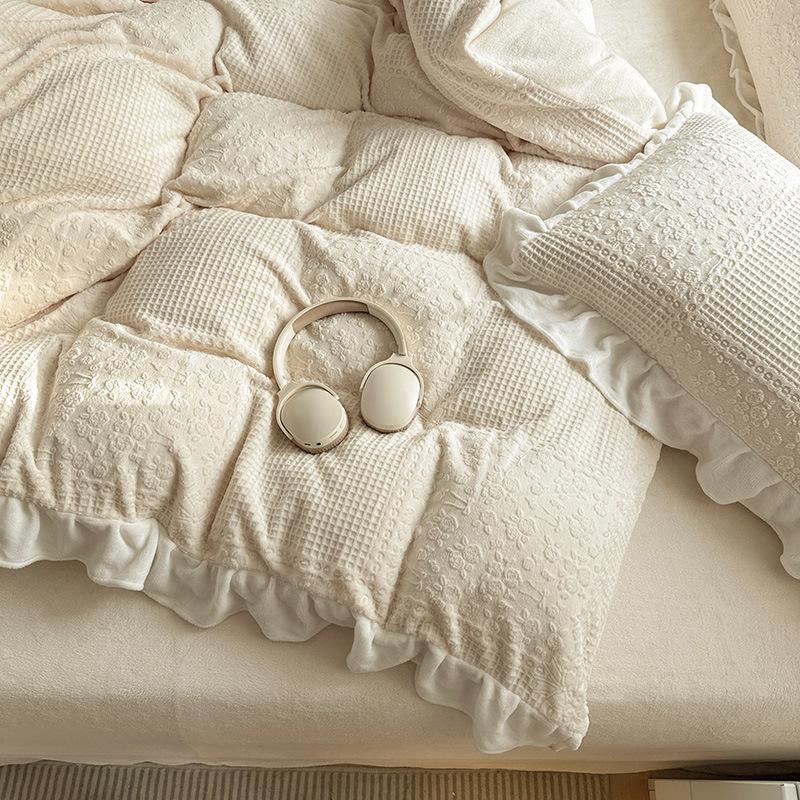 Class A Winter-Ready Milk Velvet Lace 4-Piece Set: Soft, Double-Sided Coral Fleece in Cream Style