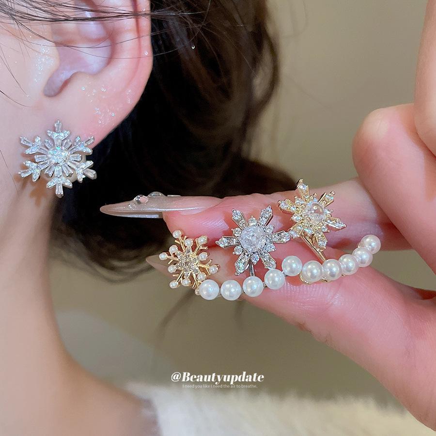 Exquisite Zircon Snowflake Pearl Stud Earrings - Luxurious & Fashionable Winter Jewelry