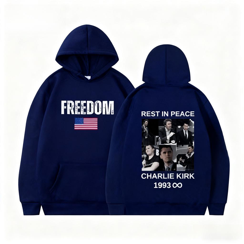 Charlie Kirk Hoodie aus Baumwolle mit Grafikprint und dem Slogan „Freiheit“ (Freedom Slogan). Überschnittene Schultern. Patriotisches Sweatshirt für Herbst und Winter. Neutrale Pullover.