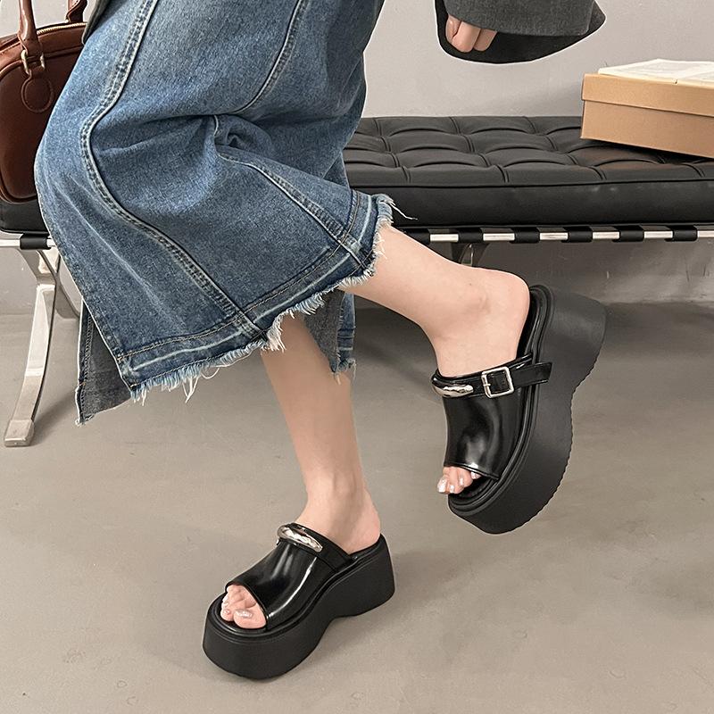 Small thick-bottomed cool slippers for women's outer wear 2025 summer new high-end metal buckle light bottom high-heeled sandals for women