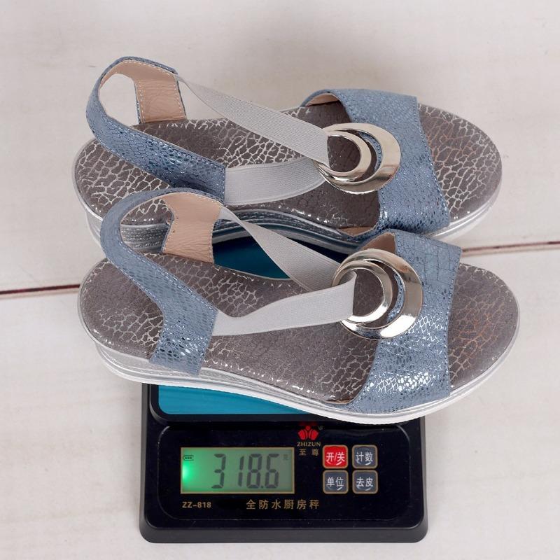 Damsandaler med kilklack och öppen tå, slip-on med spänne, lätta sommarskor