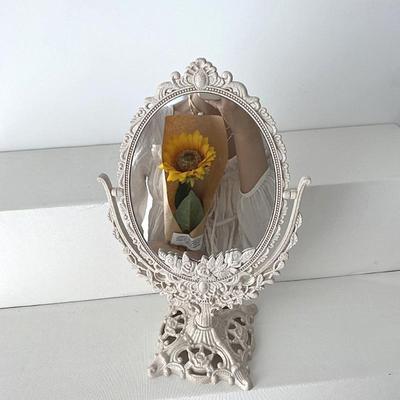 62KD Novelty Carved Mirror Retro Decor Mirror Small Oval Make-up Tools Desktop Standing Glass Mirror for Bedroom