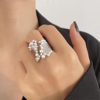 Anello di apertura esagerato femminile europeo e americano dal design ampio con perla imitazione da 1 pezzo per regalo di gioielli alla moda da donna