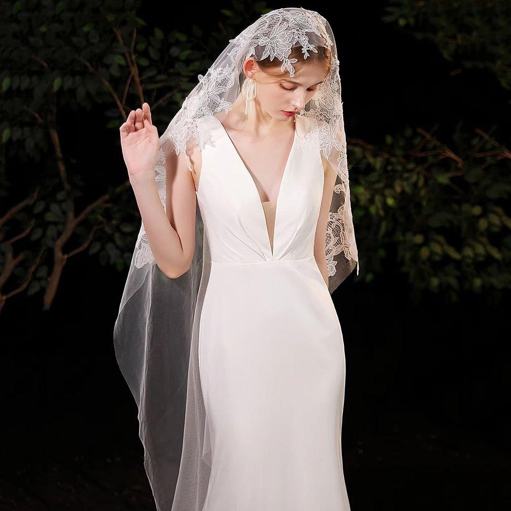 Long Train Bride's Wedding Headgear Romantic Flower Lace Head Gauze Wedding Lace Veil Photo