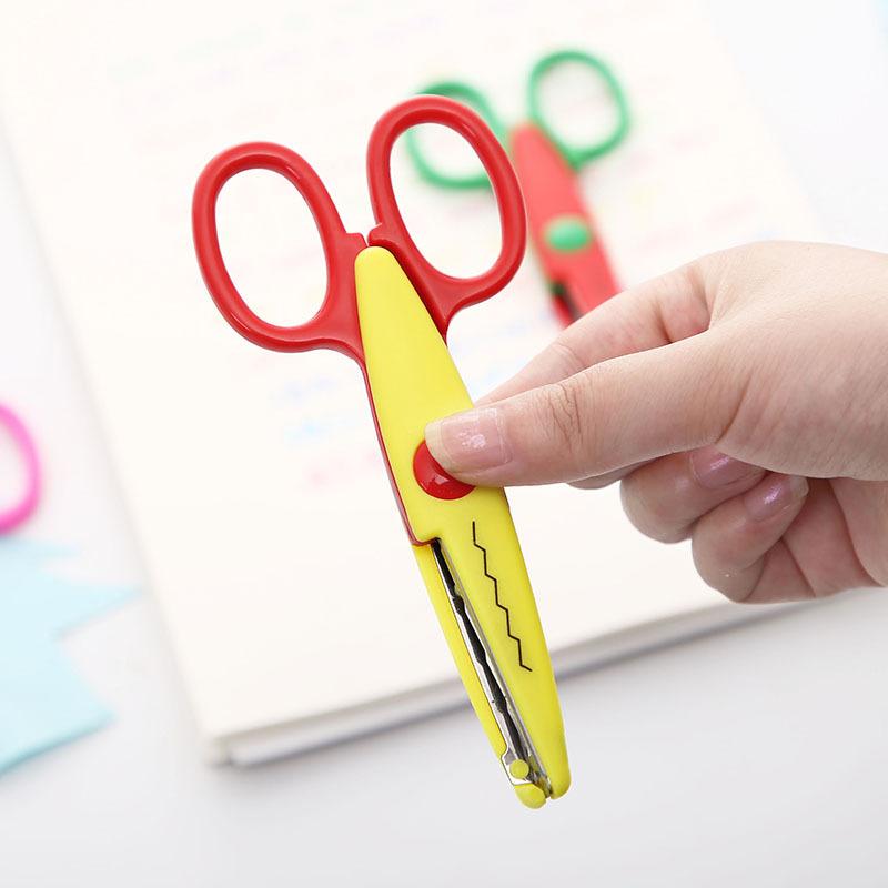 1 Piece Plastic  Lace Scissors Student Cartoon Paper Cuttings DIY Album Photo Pattern Card Scissors Office Stationery Supplies