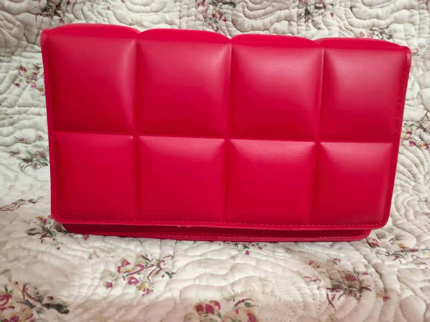 

Корейская версия простой новой женской сумки уличного тренда интернет знаменитости сумка через плечо подмышку кроссбоди повседневная маленькая квадратная сумка красный