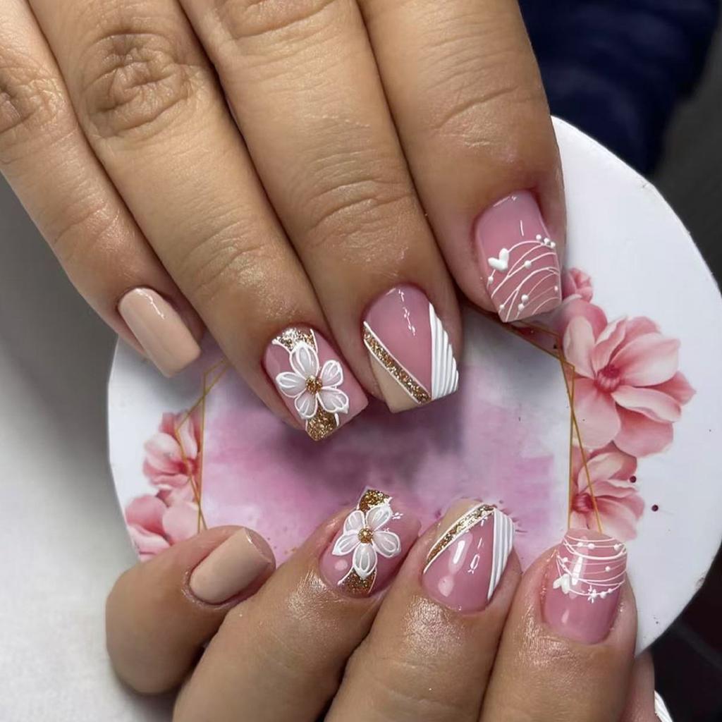24 Pcs Press On Nail With White Flower Heart Design False Nail Manicure For Elegant And Stylish Look In Any Occasion