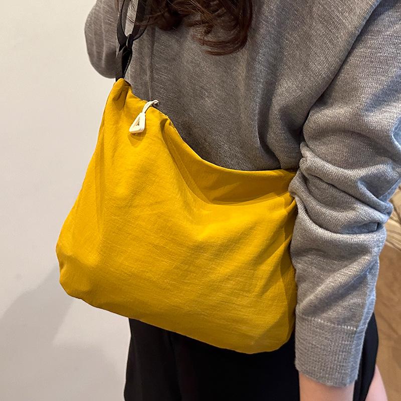 2025 Summer New Simple Casual Waterproof Fabric Mother Bag Fashion Literary and Casual Women's Bag Shoulder Messenger Bag