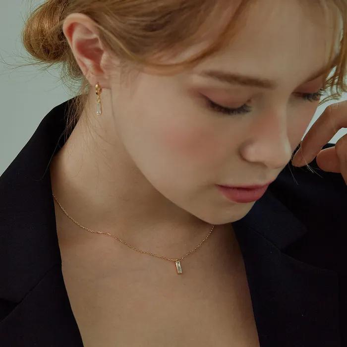 Square Crystal Pendant Necklace (14k Plated) SHNE0011