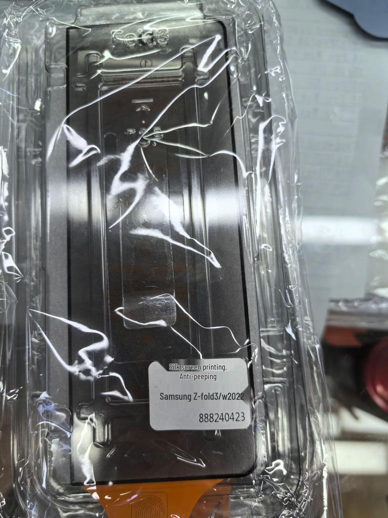 Bezprašná komora pro aplikaci HD tvrzeného skla na Samsung S26PLUS & FODE7
