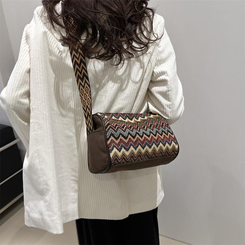 Chic 2024 New Ethnic Striped Crossbody Bag With Large Capacity For Trendy Women кофейный