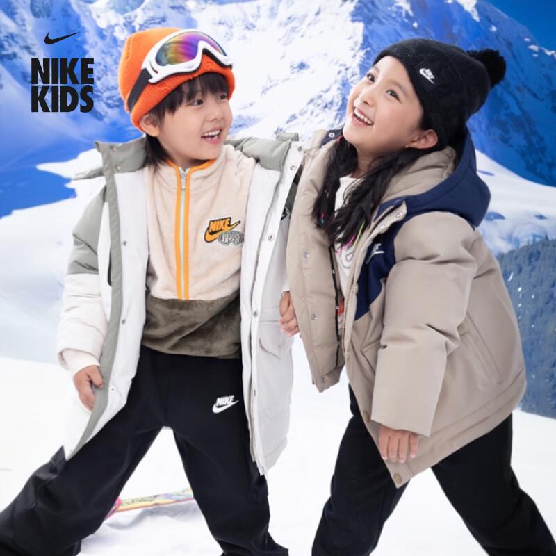 NIKE Little Girls  Soft Print Fleece Crewneck Sweatshirt IQ2897 130 6X