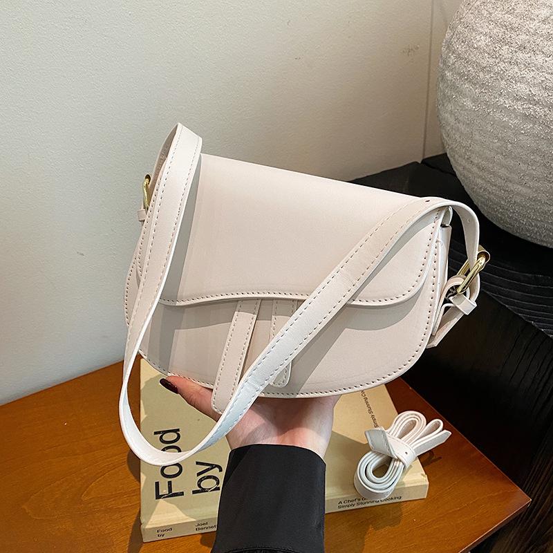 

Женская ретро-сумка-седло через плечо 2024: Среднего размера, стиль на плечо и подмышку белый