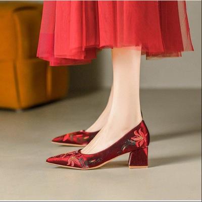 Sapatos bordados de sola única para mulheres novos sapatos de vestido de cor clara para mulheres não cansam sapatos de salto alto cheongsam