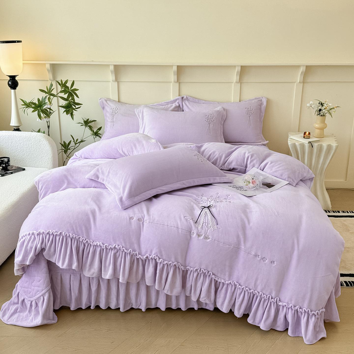 

Thickened Milk Fleece Bed Cover Embroidered Handmade Flower Warm Four-Piece Set - White Tea 1.8m cover 4pc