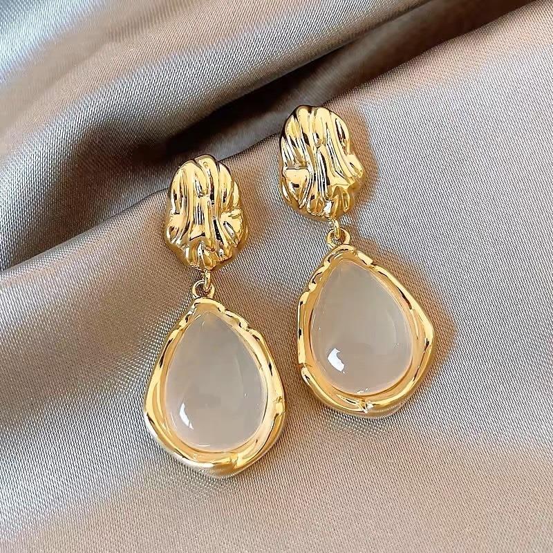 Korean White Resin Water Drop Earrings for Women Vintage Elegant Irregular Fold Temperament Earrings Wedding Jewelry Gift
