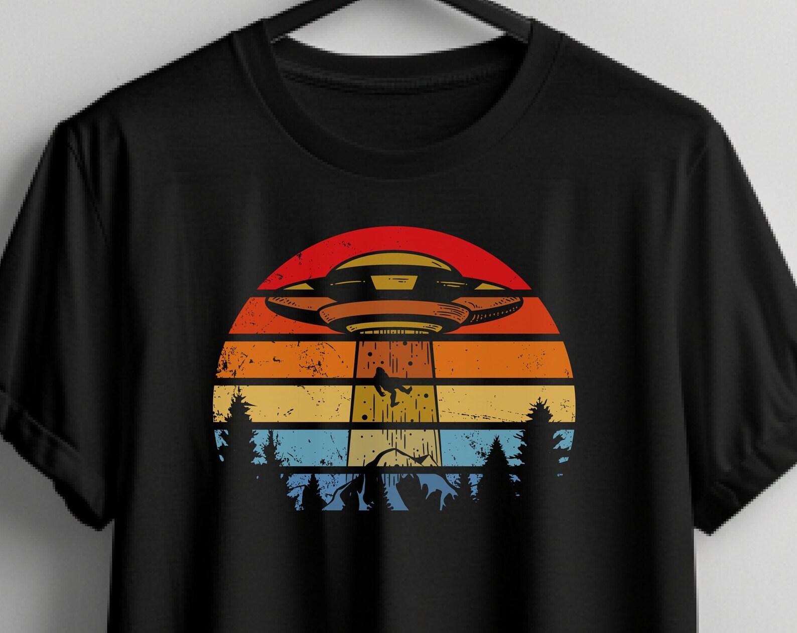 Retro Bigfoot Abduction T-Shirt: Funny Weirdcore Gift XL