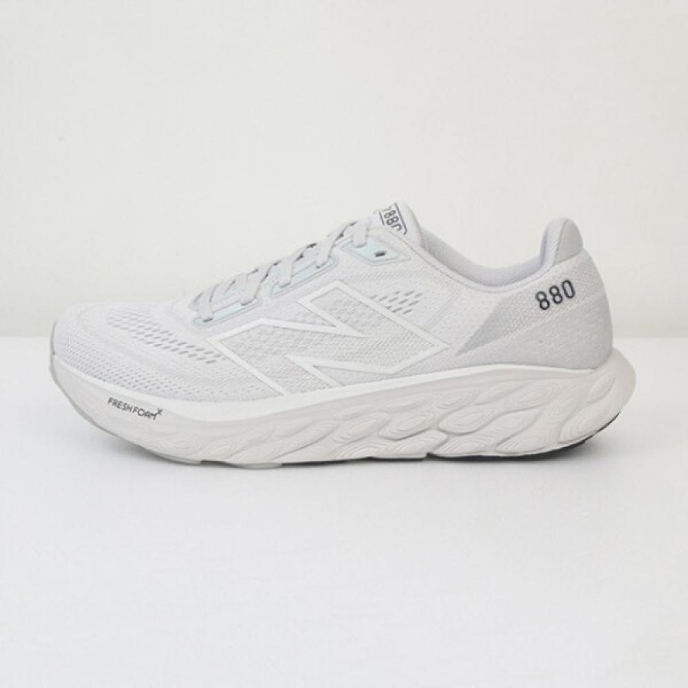 

New Balance Sneakers M880m14 260