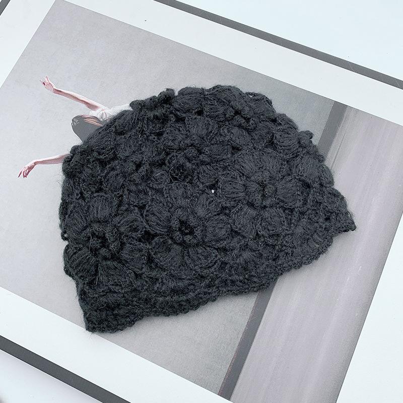 

Вязаная шапка ручной работы крючком для женщин и девочек, ажурные шапки с цветком для отпуска, вечеринки, повседневные элегантные шапочки One Size