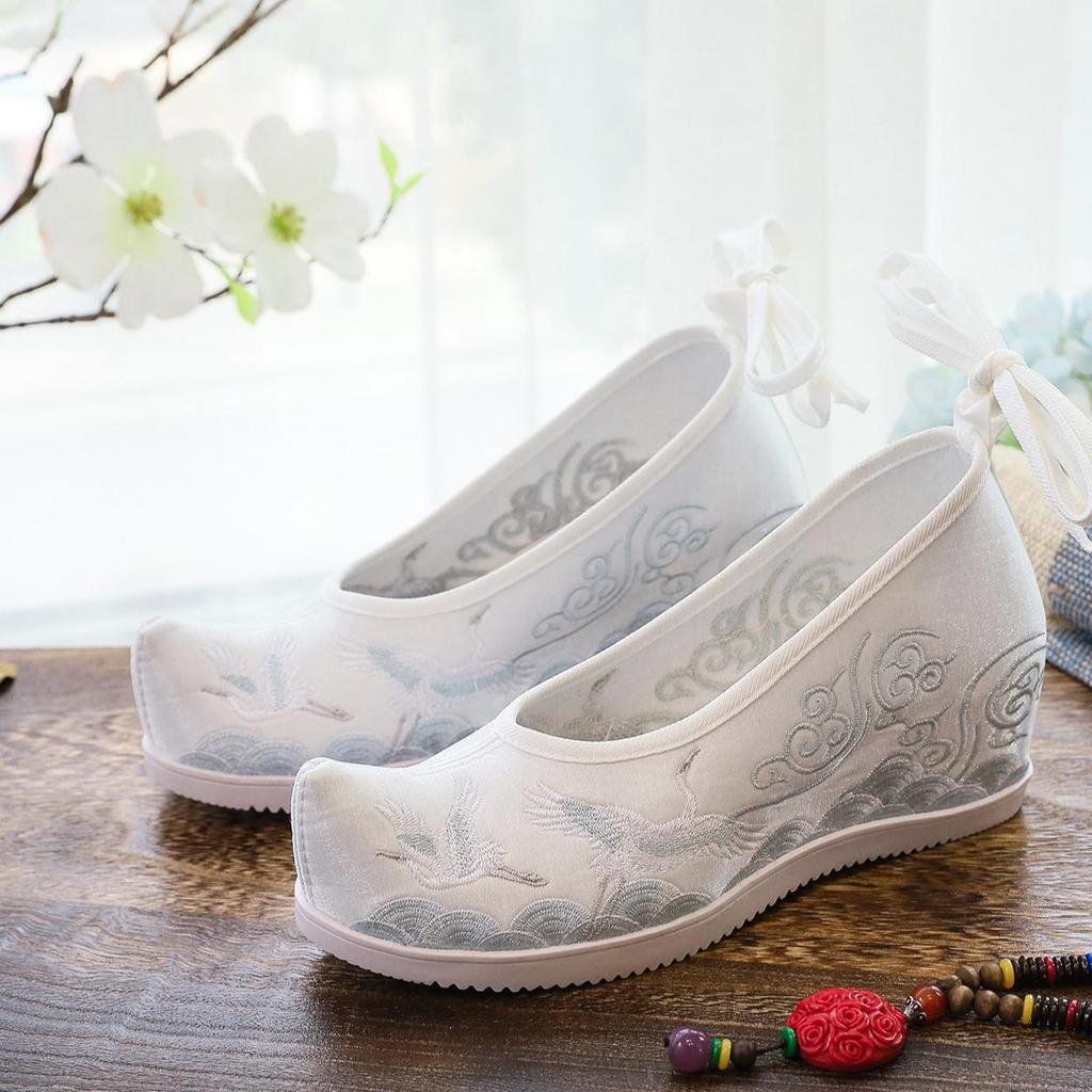 Bestickte Hanfu High Heels & Ballerinas: Traditionelle Sommerschuhe für Damen