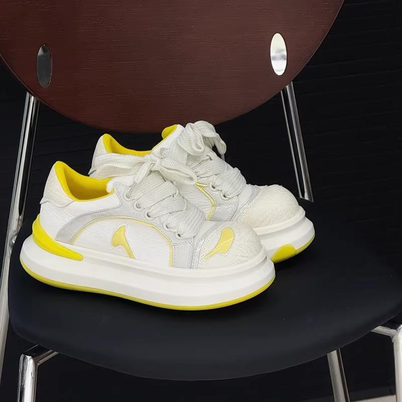 Leichte Plateau-Brot-Schuhe Damen 2025 Frühling und Sommer neue Board-Schuhe Farbabstimmungsschuhe vielseitige höhenverstärkende lässige Sportschuhe