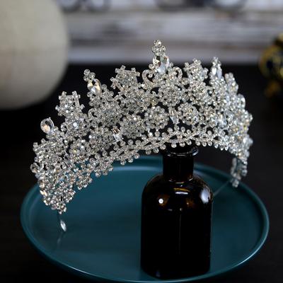 Europäischer Stil, luxuriöse Atmosphäre, neue Braut, Hochzeitskrone, Kopfschmuck, Krone, Tiara, Haarschmuck, Haupthochzeitskleid