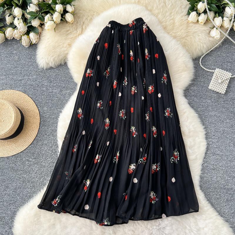 

Юбка из шифона с цветочным узором, нежная и стройнящая, с хорошей драпировкой. Это юбка А-силуэта средней длины. One Size чёрный