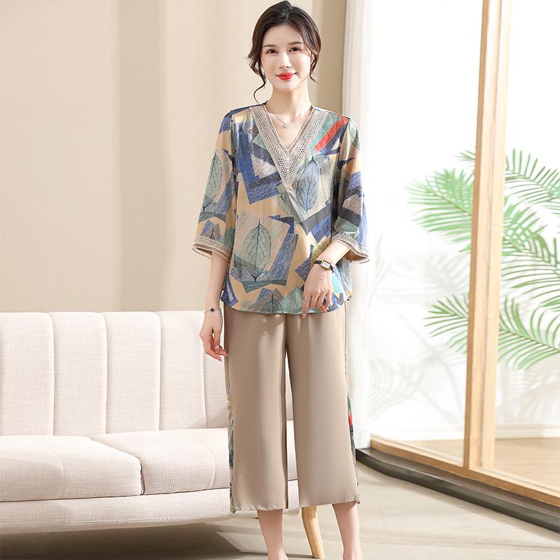 

Stylish Slimming Two-Piece Mom Outfit: Flaw-Hiding Short Sleeve Top & T-shirt Set for Middle-Aged & Elderly Women 4XL (130-145 jin) синій