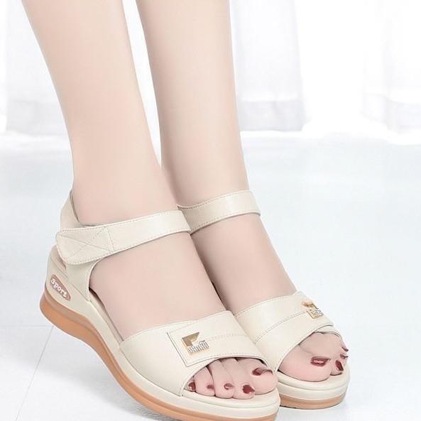 New sandals women's shoes leather soft sole fashion versatile casual and comfortable outer wear women's sandals