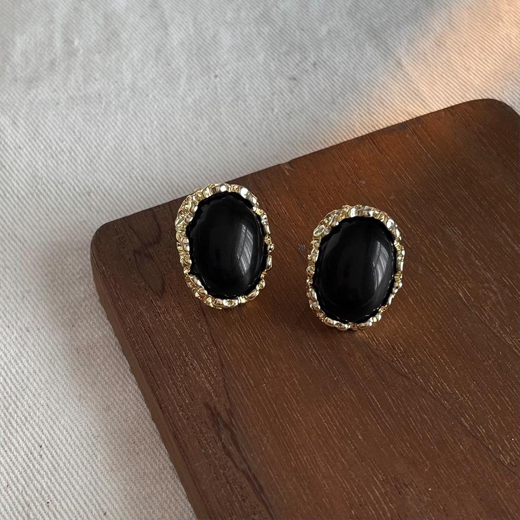 Винтажные серьги-пусеты из черной эмали и жемчуга: Элегантный дизайн в средневековом стиле для женщин