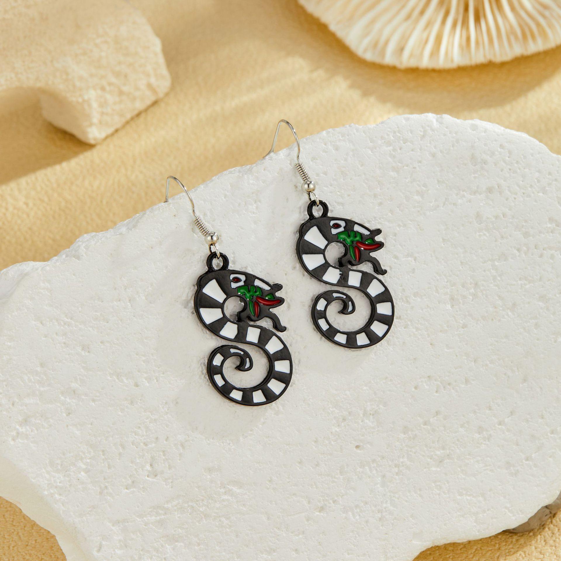 

Стильные Уникальные И Серьги-Драконы И Пусеты-Змеи, Предлагающие Смелую Готическую Эстетику Для Всех FJ00433