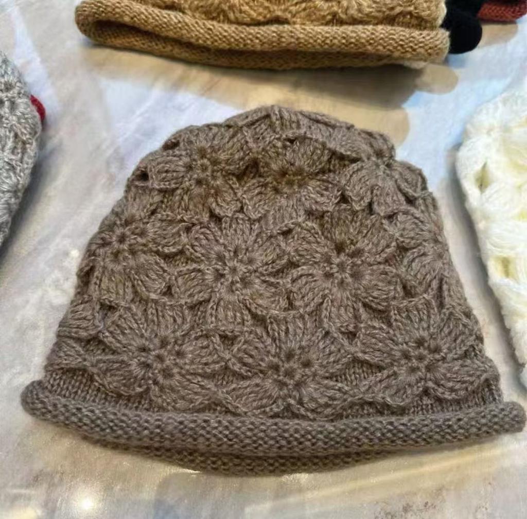 Handmade three-dimensional crochet sunflower crimped knitted hat for women with small faces, double-layer thickened warm ear protectors, pullover hat