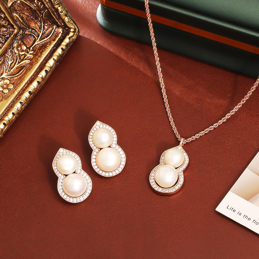 Natural Freshwater Pearl Gourd Necklace & Chinese-Style Earrings Set: Elegant, Versatile, and Luxurious Choker for a Sophisticated Look.