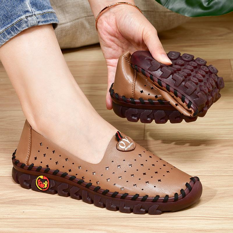 Soft-soled mother shoes spring and summer new sandals women's casual shoes leather not tired feet beef tendons flat-soled women's shoes